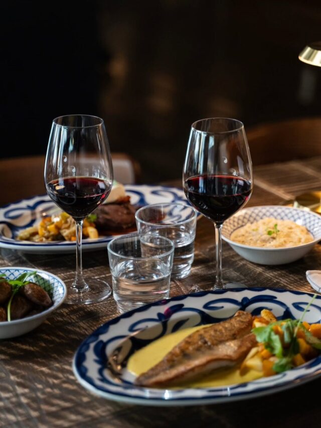 Kuvia @trattoriawiklund ✨️

Toteutimme Trattorialle laajan kuva- ja videopaketin, jossa loimme yhdessä ravintolaan sekä päivä- että iltatunnelmaa. Kuvauksissa ikuistettiin herkullisia annoksia, kauniita sisustusyksityiskohtia, keittiön vilskettä sekä baarin tunnelmaa ja drinkkejä. 🍸

Lisää kuvia ja videoita Trattoriasta löydät meidän profiilista! 

Kiitos luottamuksesta @turunosuuskauppa ja @trattoriawiklund 🫱🏼‍🫲🏽

@abocreatives 
Abo Creatives
#valokuvaajaturku
#ravintolakuvaaja 
#ruokakuvaaja 
#turku 
#mainostoimisto