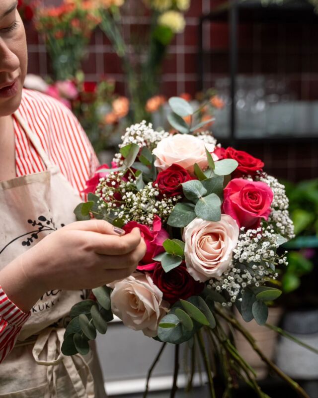 Kukkiakin on kiva kuvata 💐✨️😍@bohemia_kukka Kuvat otettu @turunkauppahalli markkinointiin. Hyvää viikonloppua! #abocreatives #eatturku #turunkauppahalli #turku #valokuvaajaturku