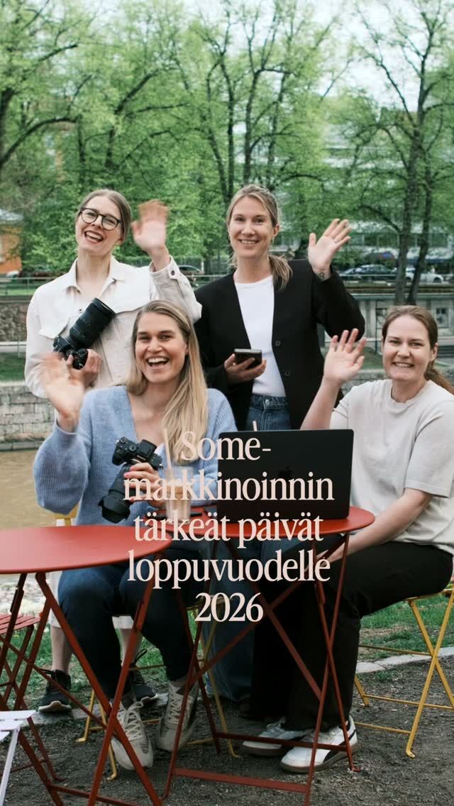 Yrittäjä, ravintoloitsija – nappaa tästä talteen loppuvuoden tärkeimmät päivät ja sesongit! 👇🏼

Kaikkiin teemapäiviin ei tietenkään tarvitse lähteä mukaan, mutta oikea-aikainen sisältö voi olla juuri se, joka saa asiakkaan varaamaan pöydän, poikkeamaan liikkeeseen tai tutustumaan yritykseesi. 

On lisäksi hyvä tietää, koska Turussa tapahtuu - eli milloin ihmiset ja turistit ovat liikkeellä!

🍂 SYYSKUU

5.9. Yrittäjän päivä – kerro yrittäjyydestäsi ja yrityksesi tarinasta
20.9. Turun päivä – loistava hetki nostaa esiin omaa turkulaisuutta 🩷
22.–27.9. Agilityn MM-kisat Turussa
30.9.–3.10. Food & Fun Festival Turku

🍁 LOKAKUU

1.–4.10. Turun kansainväliset suurmarkkinat
2.–4.10. Turun Kirjamessut
4.10. Korvapuustipäivä – täydellinen päivä kahviloille ja leipomoille 
16.10. Maailman ruokapäivä – ravintoloille herkullinen sisältöaihe
22.–25.10. Turun Silakkamarkkinat
31.10. Halloween 🎃

✨️ MARRASKUU

1.11. Maailman vegaanipäivä
8.11. Isänpäivä – ravintoloille tärkeä ennakkomyyntipäivä 🩷
11.11. Singles’ Day
21.–29.11. Vanhan Suurtorin Joulu (Viikonloput)
27.11. Black Friday
28.11. Joulukuusen valojen sytytys & jouluparaati Turussa

🎄 JOULUKUU

3.12. Glöggrundan
3.–6.12. Valon polku Turussa ✨
5.–13.12. Vanhan Suurtorin Joulu (Viikonloput)
6.12. Itsenäisyyspäivä 🇫🇮
24.12. Jouluaatto
25.12. Joulupäivä
26.12. Tapaninpäivä
31.12. Uudenvuodenaatto 🥂

💡 Muista myös sesongit!

→ pikkujoulut
→ joululounaat
→ joulumenut
→ lahjakortit
→ joululahjavinkit
→ yritysten joulutervehdykset
→ välipäivien tarjoukset
→ uuden vuoden tapahtumat
→ tammikuun alkuun liittyvät kampanjat

📌 Pieni muistutus: muista markkinoida ennakkoon! Esimerkiksi isänpäivän menu, pikkujoulut ja joulun lahjakortit kannattaa nostaa somessa jo hyvissä ajoin. 

👋🏼 Tärkeintä on kuitenkin se, että nostat eri aiheita somessa yrityksellesi ominaisella tyylillä! 

Tallenna tämä julkaisu ja palaa siihen aina, kun suunnittelet seuraavan kuukauden sisältöjä! 

-Team Abo

@abocreatives
Mainostoimisto
Turku
Ravintolakuvaaja
Naisyrittäjät
Somekumppanis