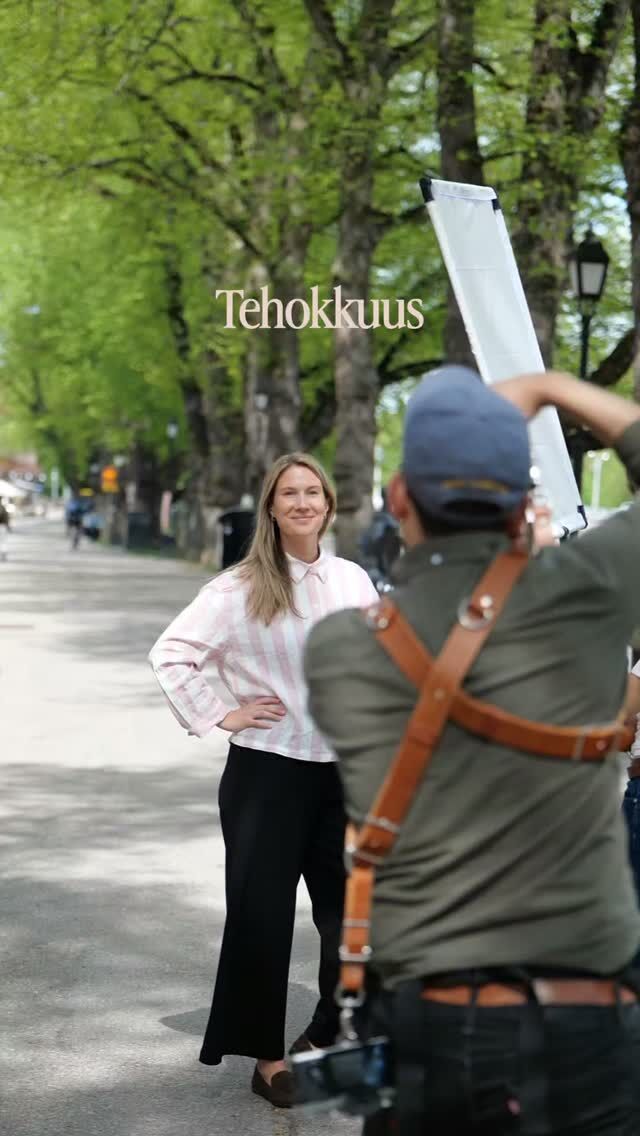 Onhan se totta, että mitä enemmän annamme yrityksemme markkinoinnille, sitä enemmän se antaa takaisin.

Meidän kannattaa panostaa somesuunnitelmaan, ihanneasiakkaan tuntemiseen ja laadukkaaseen sisältöön.

Mutta ei kompastuta heti alkuun täydellisyyden tavoitteluun. Se johtaa usein vain lannistumiseen, itsensä vertaamiseen muihin ja lopettamiseen ennen kuin olet päässyt edes kunnolla alkuun.

Panosta tehokkuuden sijasta yhteyden luomiseen.
Pyri täydellisyyden sijasta tuomaan esille yrityksesi persoonaa ja omaa tyyliä.
Keskity seuraajaluvun sijaan löytämään ihanneasiakkaasi.
Panosta määrän sijasta laatuun.

Uskalla tuoda rohkeasti esiin osaamistasi, palvelujasi ja yrityksen takana olevat kasvot. Se voi tuntua alkuun pelottavalta, jopa mahdottomalta. Mutta pienin askelin voit luoda seuraajiisi vahvan yhteyden. Silloin huomaat, että hyppy mukavuusalueesi ulkopuolelle oli kaiken sen arvoinen. ✨️

Lähetä tämä yrittäjälle, joka tarvitsee tämän muistutuksen. 🫶🏼
------
Behind the scenes: 

@abocreatives brändikuvaukset @ubuntuproductions.fi kanssa ☀️

🤍 Videot: Hanna @abocreatives

Somekumppanisi
Turku
Abo Creatives 
Mainostoimisto
Valokuvaaja
Ruokakuvaaja
Ravintolakuvaaja