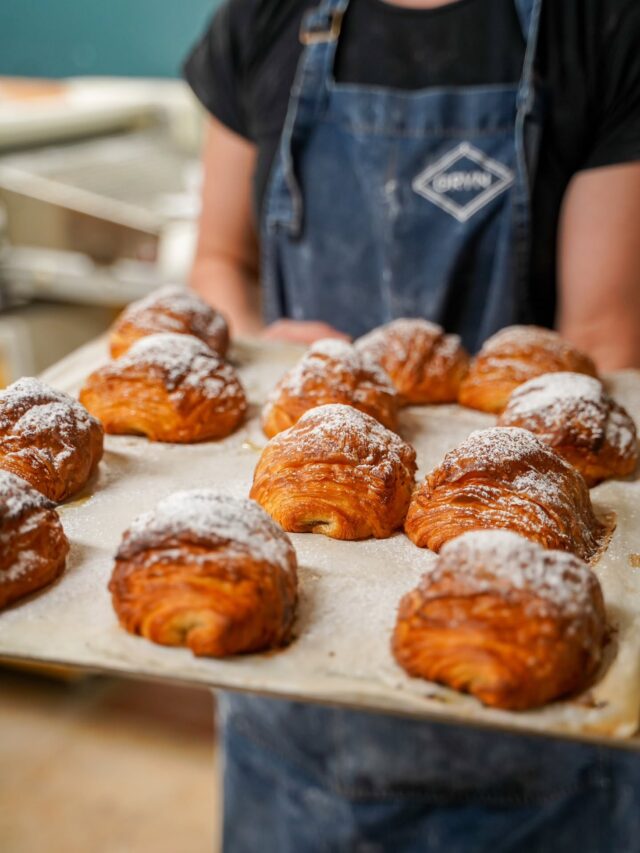 Leipomo Gryn 💙

Yhteistyö Grynin kanssa alkoi jo monta vuotta sitten, ensin kuvausten merkeissä kotisivujen uudistuksen yhteydessä ja sittemmin Forum Korttelin tilin someylläpidon sekä Eat Turku -joulukalenterin myötä.

Nyt Gryn avaa uuden myymälän Turun Kauppahalliin, mikä on meillekin ihan erityisen ihana uutinen! Grynin tuotteita kun tarttuu mukaan melko usein – kuvaamisen ja rupattelun ohella. 😏😍🥐

Onnea uuteen yrittäjäpariskunnalle Tuijalle ja Jannelle! 💙

Julkaisussa Sadun ja mun ottamia kuvia vuosien varrelta, ja Hannan uudet videot ✨️ 

@leipomogryn
@abocreatives 
@eatturku
@forumkortteli 

#valokuvaajaturku
#abocreatives 
#eatturku 
#ruokakuvaus
#mainostoimisto
Valokuvaus
Leipomo