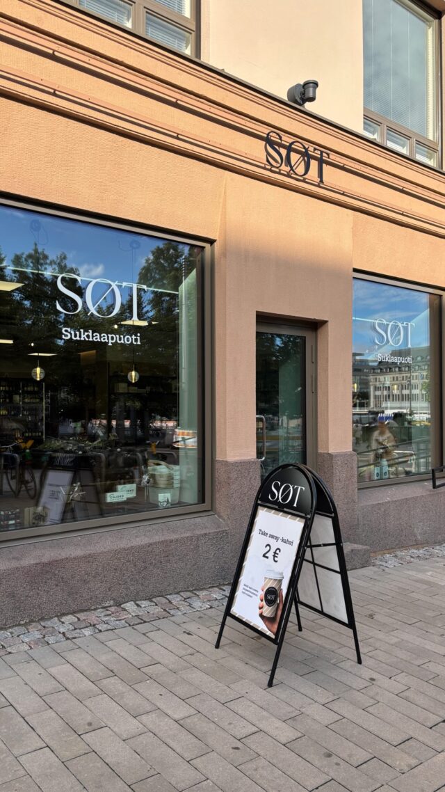 Turku on saanut uuden herkkukeitaan!😍

@sotsuklaapuoti on avannut ovensa ja tuo kaupungin sydämeen, aivan torin laidalle huolella valitun valikoiman eri tekijöiden artesaanisuklaita, pienpaahtimokahvia ja makeisia🍬 Täydellinen paikka löytää lahja tai hemmotella itseään✨

Jos suklaa on sun heikkoutesi, tämä uutuus kannattaa ehdottomasti lisätä vierailulistalle!

Osoite Kauppiaskatu 11, Turku. Aukioloajat ma-pe 10-20 ja la-su 12-19.

Ootko jo käynyt tutustumassa Søt-suklaapuotiin?🍫

#eatturku
#uuttaturussa