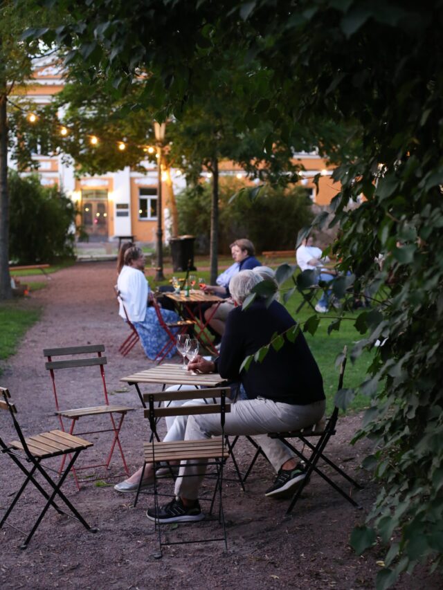 Turun Taiteiden yö järjestetään jälleen torstaina 13.8.🎭🎨✨

Ympäri keskustaa löytyy tapahtumia, katseltavaa ja kuunneltavaa🎶 Taiteiden yössä on omanlaistaan taikaa, vai mitä?🪄

Koko torstain ohjelmiston voi kurkata nettisivuilta turuntaiteidenyo.com🌞🌙

@turuntaiteidenyo

Psst! Kuvat omista arkistoista💫

#turuntaiteidenyo
#eatturku
#visitturku